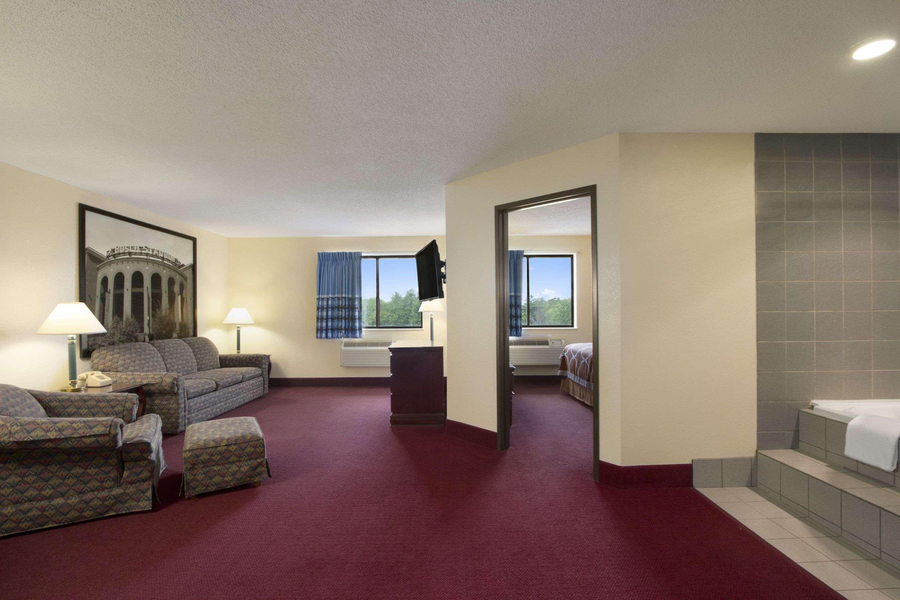 Super 8 By Wyndham Cuba Hotel Room photo